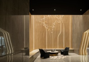 春季建筑工人劳作后桑拿恢复广州