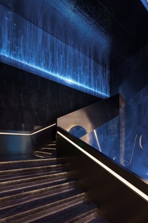 高温天在广州，桑拿降温养生法