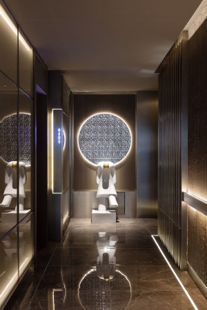 雕塑家逛广州，桑拿肌肉舒缓